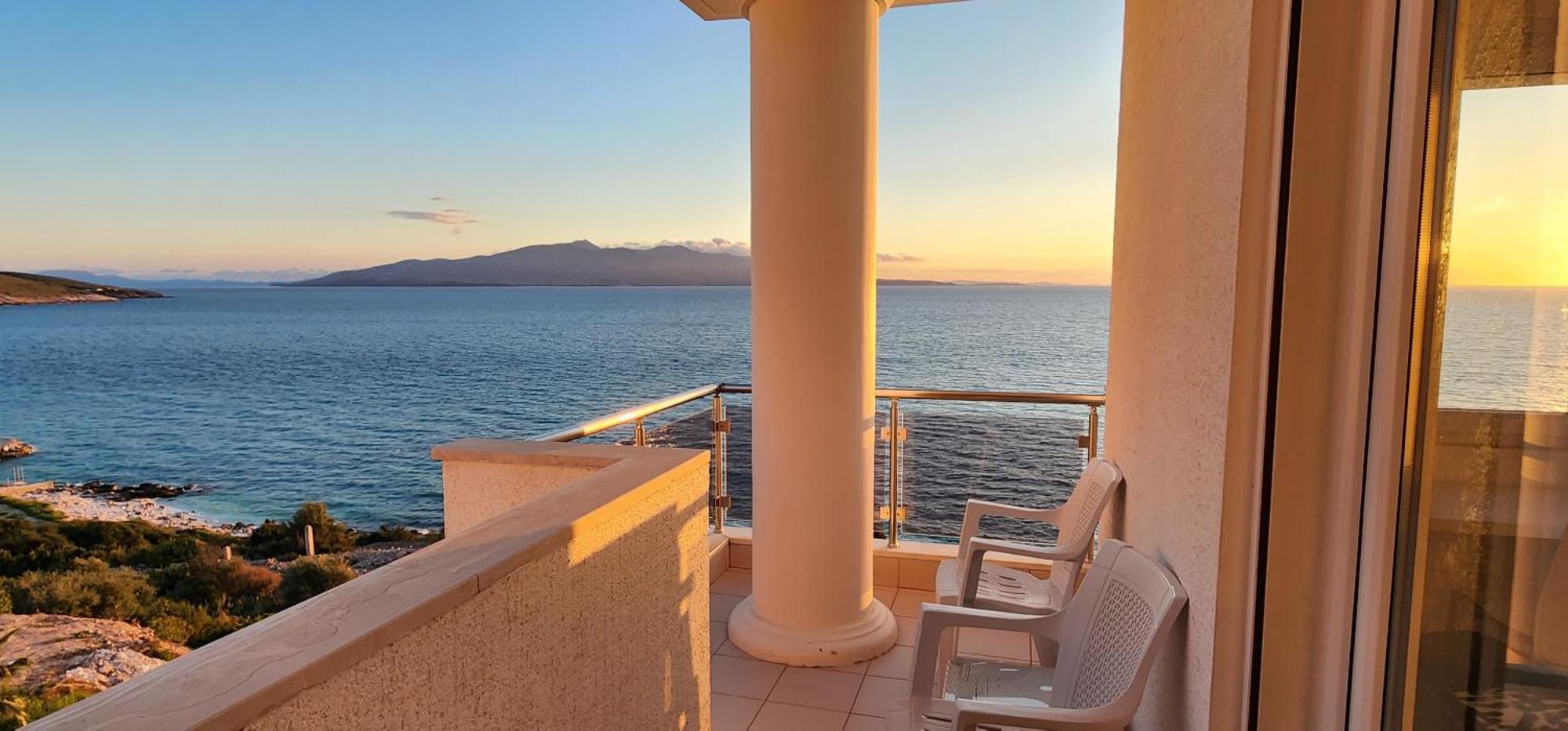 White Residence Luxury Apartments Sarande Ngoại thất bức ảnh